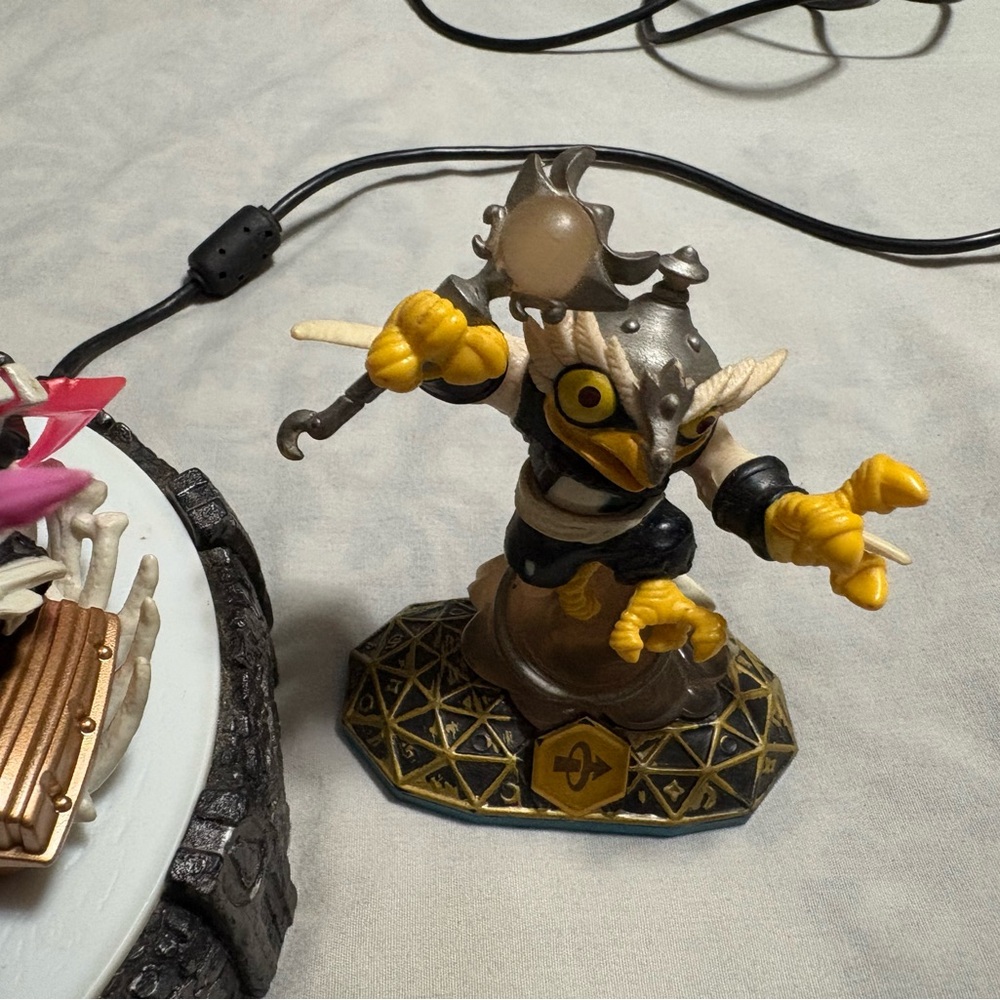 PS3 portal with skylanders 8 of them - Picture 9 of 11